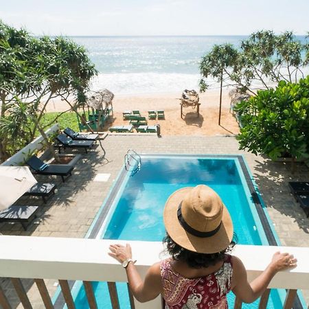 At Ease Beach Hotel Хіккадува Екстер'єр фото